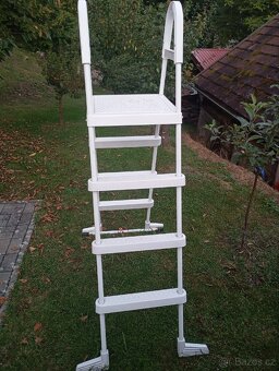 Schody do bazénu - 2