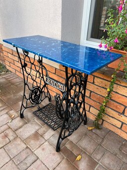 Stolek litinový - 2