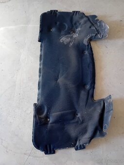 Dečka přední kapoty BMW e90 e91.. - 2