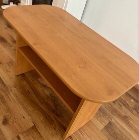 Dřevěný konferenční stolek - 2