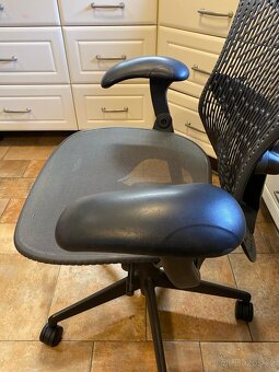 Herman Miller Mirra kancelářská židle - 2