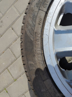 Prodám zcela novou zimní pneumatiku Dunlop 205/55R16 - 2