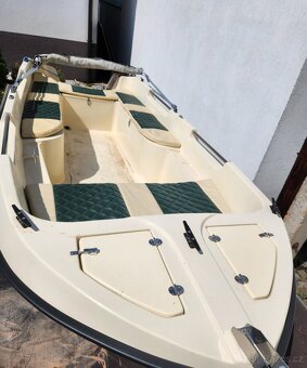 Loď s motorem 5XS - 2