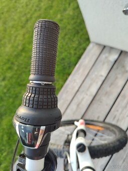 dětské kolo SPECIALIZED HOTROCK 20 - 2