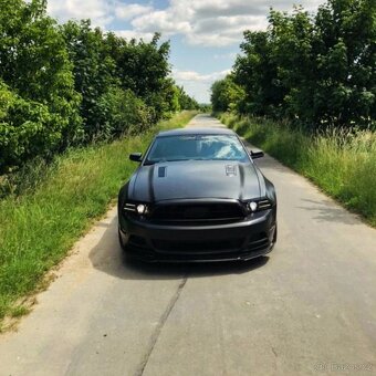 Mustang GT - 2