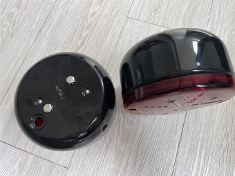 Nabízím 2x zadní světla třídílná - 2