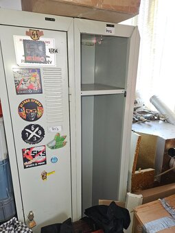 Kovová šatní skříň do práce nebo na zahradu - 2