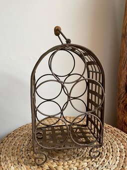 Rustikální kovový držák na víno Nové - 2