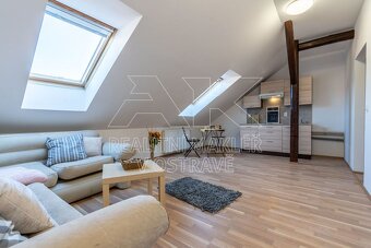 Pronájem podkrovního bytu 2+KK vonícího novotou, ul. Jílová. - 2