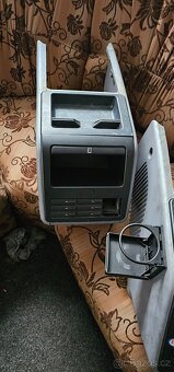 Mercedes-Benz Vito W 639, 638: středový spodní kastlík - 2