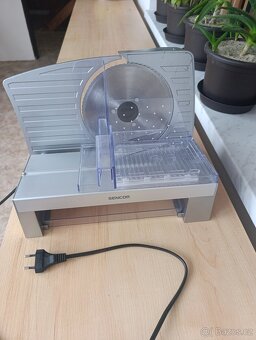 Elektrický kráječ SENCOR SFS 3050SL - 2