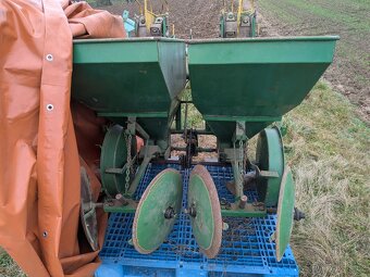 Prodám sazeč brambor - 2