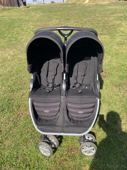 Letni kocarek pro dvojcata - 2