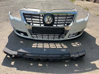 VW Passat B6 - přední nárazník - 2