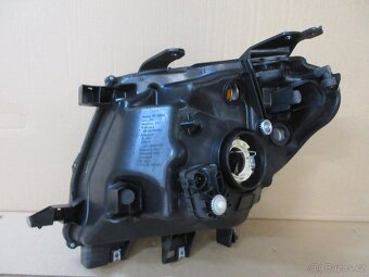 Ford Ranger ET 2011 - 2022 pravá přední lampa - 2