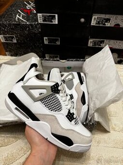 Air Jordan 4 Retro - Military Black - 2