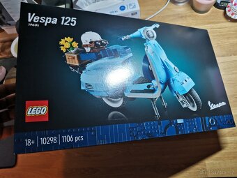 LEGO Icons 10298 Vespa 125 - 2