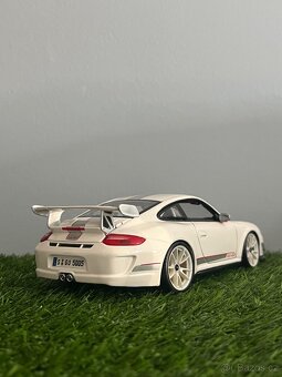 Porsche 911 GT3rs 1:18 Model - 2