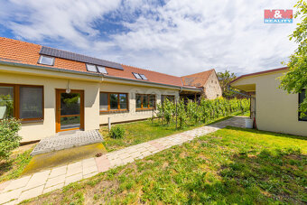 Prodej rodinného 263m² s pozemkem 1250m² v Šumicích - 2
