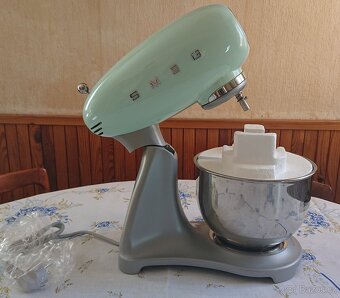 Nový kuchyňský robot SMEG, pastelově zelená barva - 2