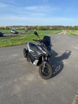 Aprilia SR GT 200 - 2