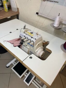Průmyslový 4 nitný overlock Juki MO-6900 serie - 2