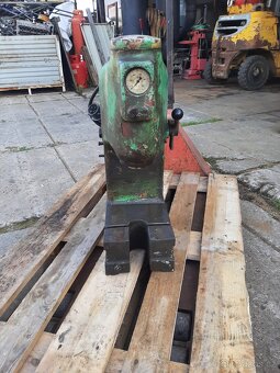 Prodam Hydraulicky lis CDC2 - 2