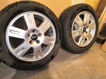ORIGINÁL ALU KOLA FORD R16 + ZIMNÍ PNEU TOP STAV - 2
