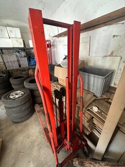 Vysokozdvižný vozík ruční - 2