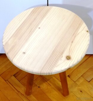 Květinový stolek na trojnožce,, - 2