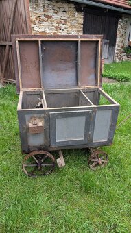 Bedna s podvozkem. - 2