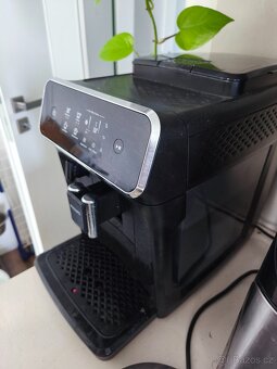 Automatický kávovar Philips řady 2200 LatteGo - 2