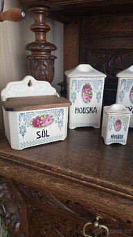 Keramické kořenky s motivem růžiček - 2