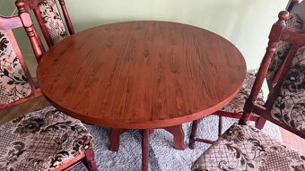 Kulatý stůl se židlemi - 2