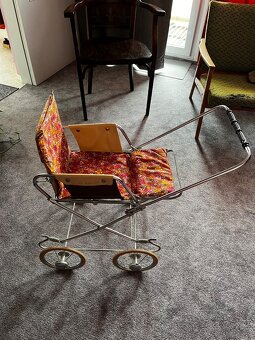 Starožitný kočárek pro panenky - 2