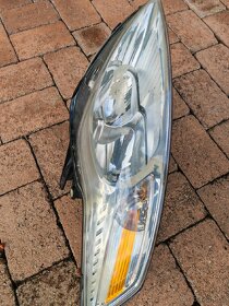 Přední pravý světlomet Ford Mondeo mk4 - 2