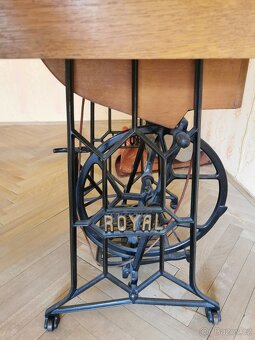 Šicí stroj Royal - 2