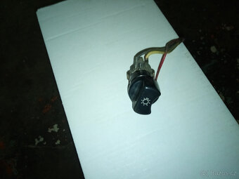 VYPÍNAČ, PŘEPÍNAČ SVĚTEL - 2