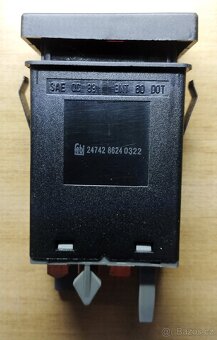 VW Passat B5 spínač VAG 3B0 953 235 - 2