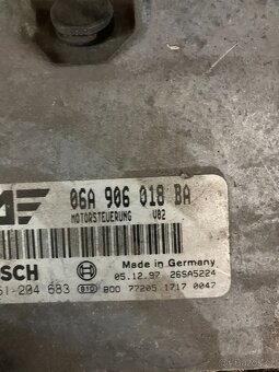 Řídící jednotka VW 06A906018BA Bosch - 2