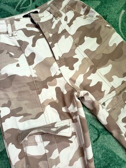 Moc pěkné džíny vel. 34/XS zn. Bershka - 2