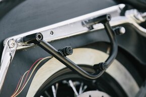 Nosič SLC levý pro Harley Davidson Dyna Fat Boy (07-17) - 2