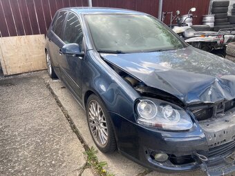 Volkswagen golf 5 po bouračce - 2