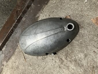 víko motoru na čz 150 - 2