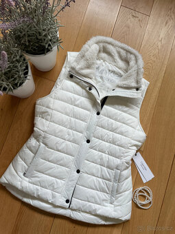 Nová bílá prošívaná vesta Calvin Klein Performance M - 2