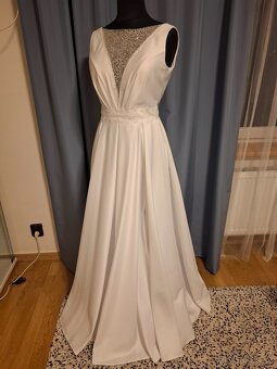 Bílé svatební šaty - 2