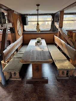 Masivní stoly s lavicemi - 2