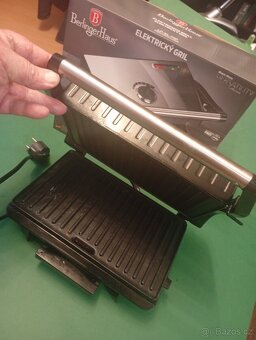 Prodám malý kontaktní grill. - 2