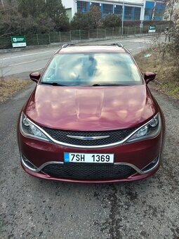 Chrysler Pacifica - 2