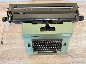 Psací stroj Robotron 24 - 2